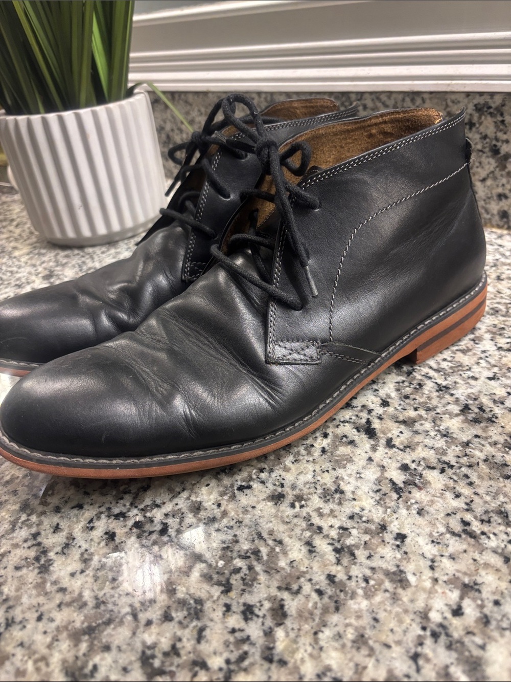 Men's Black Leather Lace-Up Chukka Boots